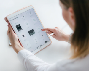App móvil para mejorar la edición de fotos en iPad 300x240 c Aplicaciones móviles Alicante